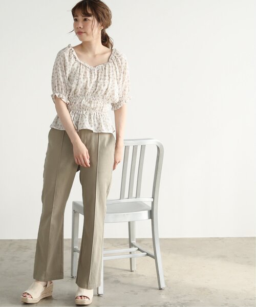 RAY CASSIN（レイカズン）の「飛び花柄シャーリングブラウス（シャツ/ブラウス・レディース・ネイビー/ベージュ/キナリ・FREE）」の15枚目の写真