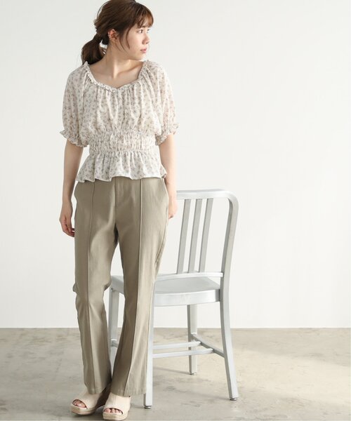 RAY CASSIN（レイカズン）の「飛び花柄シャーリングブラウス（シャツ/ブラウス・レディース・ネイビー/ベージュ/キナリ・FREE）」の16枚目の写真