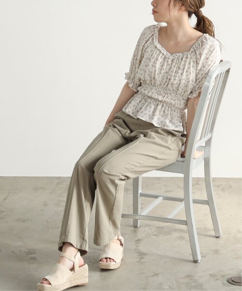 RAY CASSIN（レイカズン）の「飛び花柄シャーリングブラウス（シャツ/ブラウス・レディース・ネイビー/ベージュ/キナリ・FREE）」の19枚目の写真