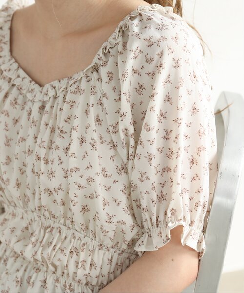RAY CASSIN（レイカズン）の「飛び花柄シャーリングブラウス（シャツ/ブラウス・レディース・ネイビー/ベージュ/キナリ・FREE）」の21枚目の写真