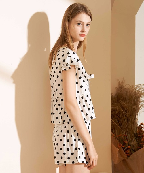 OSYAREVO（オシャレボ）の「ドット柄 ギャザーフリル ルームウェア（ルームウェア/パジャマ・レディース・ホワイト/ブラック/イエロー・MEDIUM）」の8枚目の写真