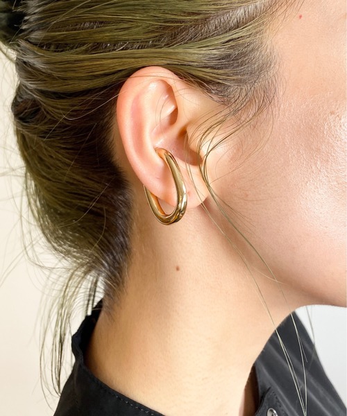 y/m by RIKA（イムバイリカ）の「オーバルイヤカフ（イヤーカフ・レディース・シルバー/ゴールド・FREE）」の2枚目の写真