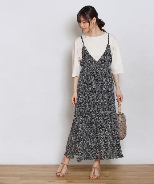 Crisp(クリスプ)の「フラワープリーツキャミワンピース(ワンピース・レディース・ホワイト/ブラック/アイボリー・FREE)」の9枚目の写真