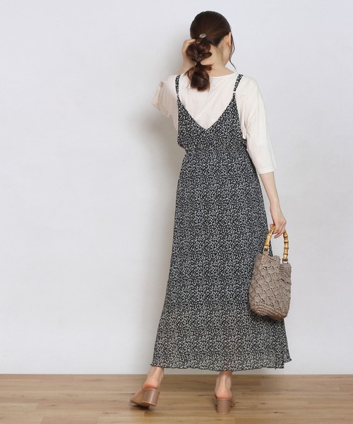 Crisp(クリスプ)の「フラワープリーツキャミワンピース(ワンピース・レディース・ホワイト/ブラック/アイボリー・FREE)」の11枚目の写真