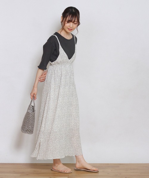 Crisp(クリスプ)の「フラワープリーツキャミワンピース(ワンピース・レディース・ホワイト/ブラック/アイボリー・FREE)」の18枚目の写真