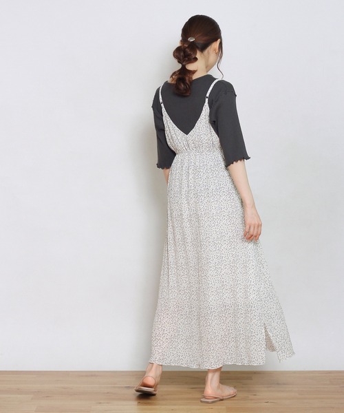 Crisp(クリスプ)の「フラワープリーツキャミワンピース(ワンピース・レディース・ホワイト/ブラック/アイボリー・FREE)」の19枚目の写真