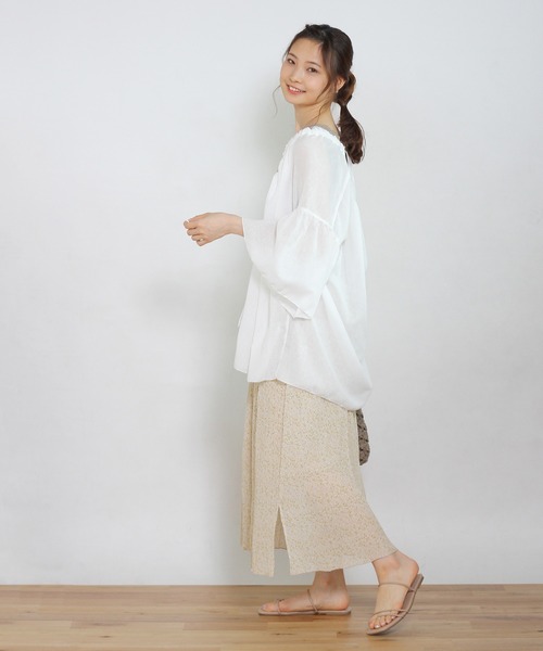 Crisp(クリスプ)の「フラワープリーツキャミワンピース(ワンピース・レディース・ホワイト/ブラック/アイボリー・FREE)」の6枚目の写真