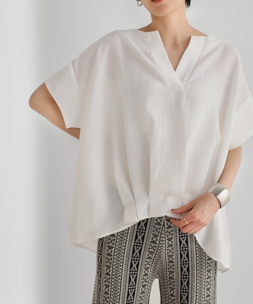 Bou Jeloud(ブージュルード)の「スキッパータックブラウス(シャツ/ブラウス・レディース・ネイビー/オフホワイト/グリーン/A・38)」の2枚目の写真