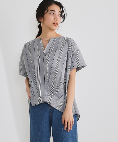 Bou Jeloud(ブージュルード)の「スキッパータックブラウス(シャツ/ブラウス・レディース・ネイビー/オフホワイト/グリーン/A・38)」の1枚目の写真