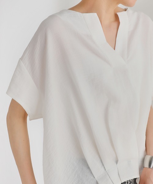 Bou Jeloud(ブージュルード)の「スキッパータックブラウス(シャツ/ブラウス・レディース・ネイビー/オフホワイト/グリーン/A・38)」の7枚目の写真