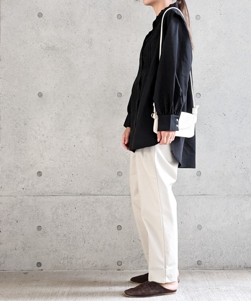 Per sist ence（パーシエンス）の「Per sist ence/パーシエンス　 T/Cツイル ピンタック入りチュニックシャツ（シャツ/ブラウス・レディース・ブラック/オフホワイト/グレイッシュベージュ・FREE）」の17枚目の写真