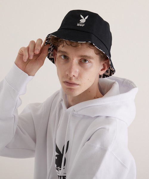 PLAYBOY（プレイボーイ）の「ハフ×プレイボーイリバーシブルバケットハット  HUF×PLAYBOY REVERSIBLE BUCKET HAT HT00566（ハット・メンズ・ブラック・MEDIUM/SMALL）」の2枚目の写真