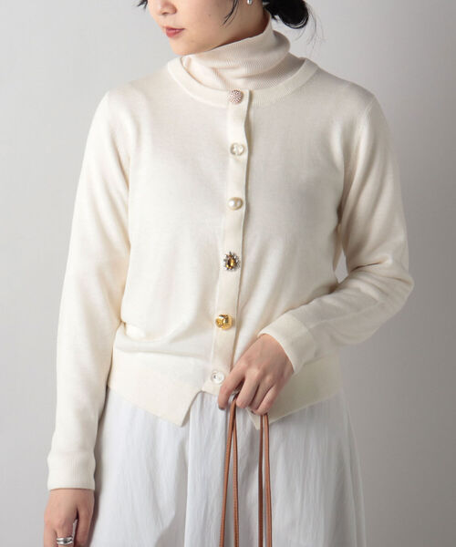 Torrazzo Donna(トラッゾドンナ)の「◇【WEB限定】【TORRAZZO DONNA/ トラッゾドンナ】ビジュー付きカーディガン(カーディガン/ボレロ・レディース・ブラック/オフホワイト/ピンク/グリーン/キャメル・FREE)」の2枚目の写真