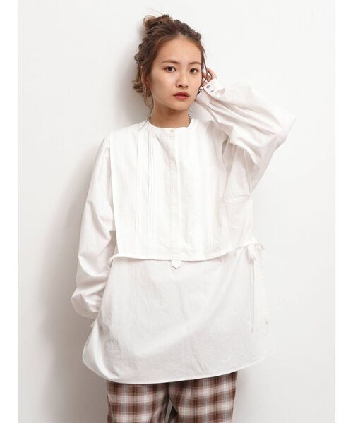 Ungrid(アングリッド)の「ヨークデザインピンタックシャツ(シャツ/ブラウス・レディース・ブラック/オフホワイト/イエロー・FREE)」の11枚目の写真