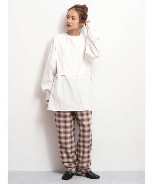 Ungrid(アングリッド)の「ヨークデザインピンタックシャツ(シャツ/ブラウス・レディース・ブラック/オフホワイト/イエロー・FREE)」の7枚目の写真