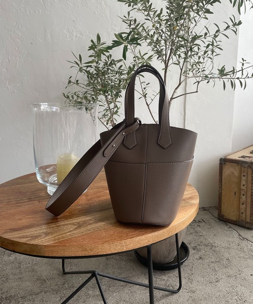 210nouve(トゥージュヌーブ)の「2WAYフェイクレザーバケツバッグ(ハンドバッグ・レディース・ホワイト/ブラック/ブラウン/キャメル・FREE)」の7枚目の写真