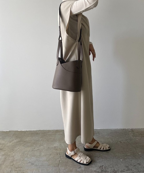 210nouve(トゥージュヌーブ)の「2WAYフェイクレザーバケツバッグ(ハンドバッグ・レディース・ホワイト/ブラック/ブラウン/キャメル・FREE)」の8枚目の写真