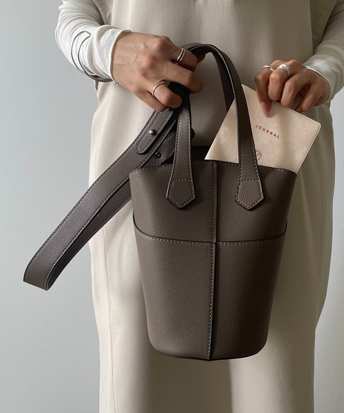 210nouve(トゥージュヌーブ)の「2WAYフェイクレザーバケツバッグ(ハンドバッグ・レディース・ホワイト/ブラック/ブラウン/キャメル・FREE)」の10枚目の写真