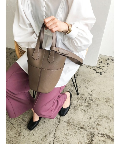 210nouve(トゥージュヌーブ)の「2WAYフェイクレザーバケツバッグ(ハンドバッグ・レディース・ホワイト/ブラック/ブラウン/キャメル・FREE)」の13枚目の写真