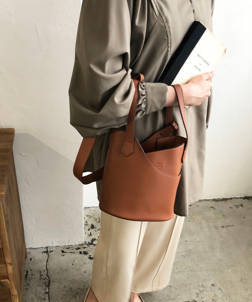 210nouve(トゥージュヌーブ)の「2WAYフェイクレザーバケツバッグ(ハンドバッグ・レディース・ホワイト/ブラック/ブラウン/キャメル・FREE)」の20枚目の写真