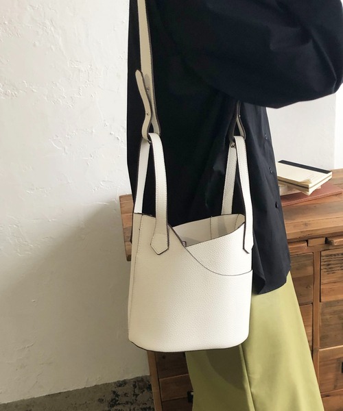 210nouve(トゥージュヌーブ)の「2WAYフェイクレザーバケツバッグ(ハンドバッグ・レディース・ホワイト/ブラック/ブラウン/キャメル・FREE)」の18枚目の写真