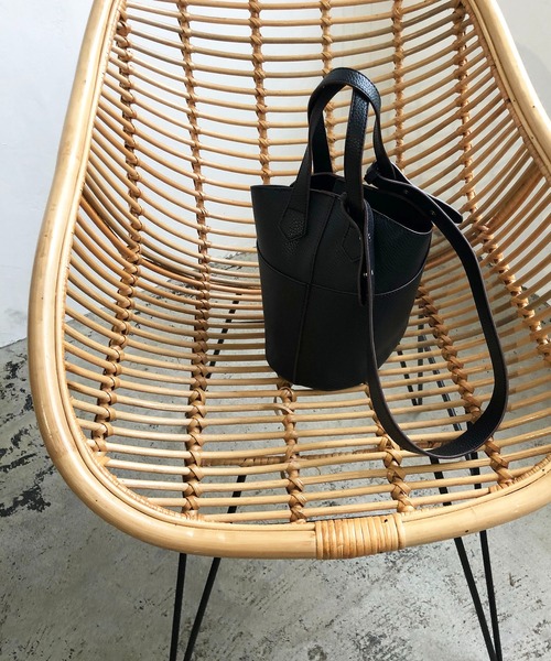 210nouve(トゥージュヌーブ)の「2WAYフェイクレザーバケツバッグ(ハンドバッグ・レディース・ホワイト/ブラック/ブラウン/キャメル・FREE)」の19枚目の写真