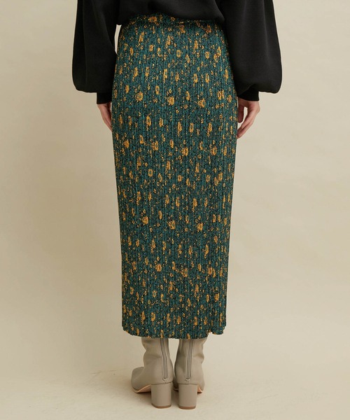 VIS(ビス)の「すっきりシルエット。フラワープリントプリーツスカート(スカート・レディース・ダークグリーン/ベージュ系その他・FREE)」の15枚目の写真