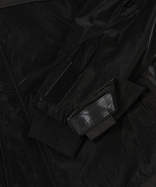 C2H4(シーツーエイチフォー)の「ARC PANELLED CONSTRUCTION TRACK JACKET(その他アウター・メンズ・ブラック・L/M)」の5枚目の写真