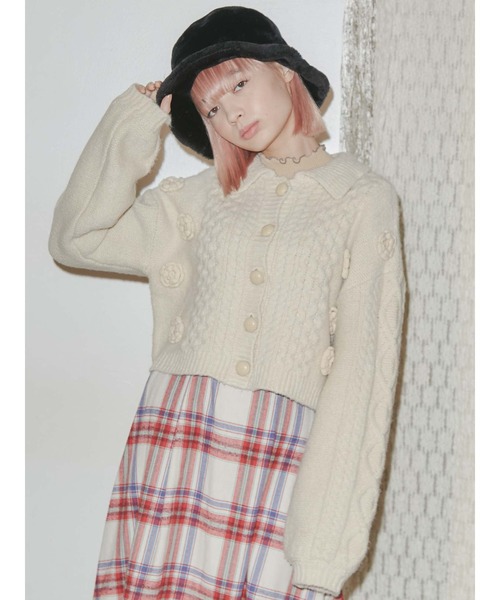 merry jenny（メリージェニー）の「flowerケーブルニットジャケット（カーディガン/ボレロ・レディース・ブラック/ブラウン/アイボリー・FREE）」の2枚目の写真