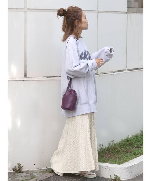 Ungrid（アングリッド）の「ビッグシルエットロゴスウェット ( トレーナー / カレッジロゴ )（スウェット・レディース・ライトグレー/ネイビー・FREE）」の22枚目の写真