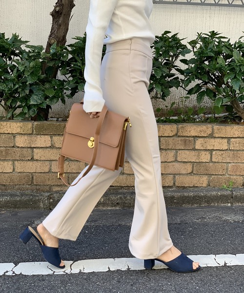 Jewelobe（ジュエローブ）の「カットジョーゼットフレアクロップドパンツ（スラックス・レディース・ブラック/ベージュ・M/S）」の3枚目の写真