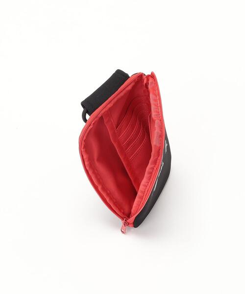 To b. by agnes b.(トゥービーバイアニエスベー)の「WS98 POCHETTE ロゴマルチポシェット(バックパック/リュック・レディース・ブラック・FREE)」の4枚目の写真