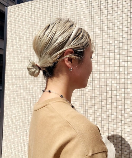 Me%（ミィパーセント）の「フェイクレザーホソドームカチューシャ（カチューシャ・レディース・ブラック/ダークブラウン/ブラウン/アイボリー・FREE）」の7枚目の写真