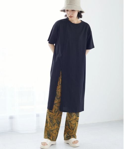 Green　Parks（グリーンパークス）の「前スリットカットワンピース（ワンピース・レディース・ブラック/ベージュ/カーキ・FREE）」の2枚目の写真