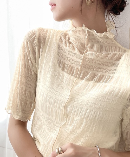 classicalelf(クラシカルエルフ)の「上級者魅え。2wayシャーリングシアー素材ハイネックトップス(半袖)(Tシャツ/カットソー・レディース・ホワイト/ブラック/クリーム・MEDIUM/LARGE)」の3枚目の写真