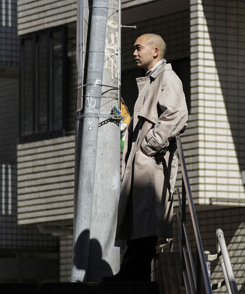 BeAMS DOT(ビームスドット)の「【WEB限定】BeAMS DOT / ビッグシルエット トレンチコート(トレンチコート・メンズ・ブラック/ベージュ・MEDIUM/LARGE)」の13枚目の写真