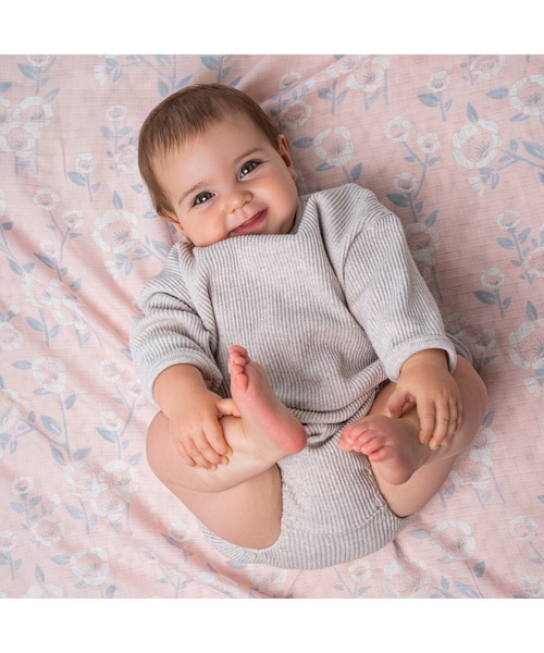 aden + anais essentials（エイデンアンドアネイエッセンシャルズ）の「スワドル 2枚入り（おくるみ・キッズ・サーモンピンク・FREE）」の4枚目の写真