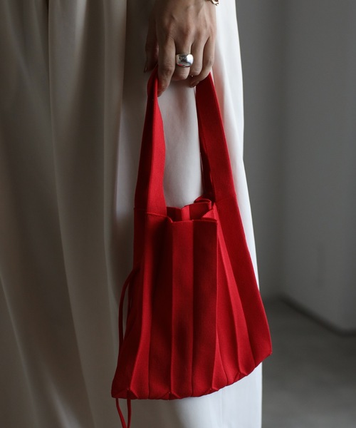 ap retro(アプレトロ)の「プリーツニットバッグ(ハンドバッグ・レディース・ネイビー/レッド/ブルー/グリーン/アイボリー・FREE)」の7枚目の写真