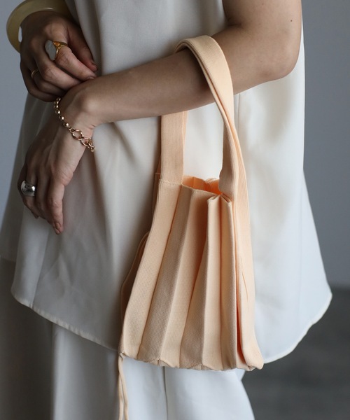 ap retro(アプレトロ)の「プリーツニットバッグ(ハンドバッグ・レディース・ネイビー/レッド/ブルー/グリーン/アイボリー・FREE)」の8枚目の写真