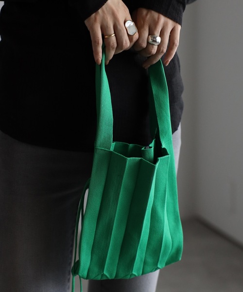 ap retro(アプレトロ)の「プリーツニットバッグ(ハンドバッグ・レディース・ネイビー/レッド/ブルー/グリーン/アイボリー・FREE)」の10枚目の写真