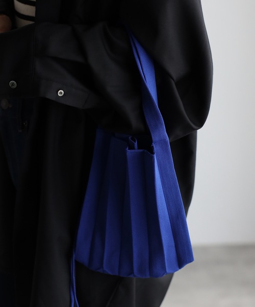 ap retro(アプレトロ)の「プリーツニットバッグ(ハンドバッグ・レディース・ネイビー/レッド/ブルー/グリーン/アイボリー・FREE)」の12枚目の写真