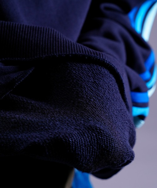 adidas(アディダス)の「adidas/アディダス クルーネックスウェット ワンポイントトレーナー/3ストライプス 裏毛/ユニセックス DO232(スウェット・メンズ・ブラック/ネイビー/グレー/ベージュ・S/M/L/2XL/XL/3XL)」の13枚目の写真