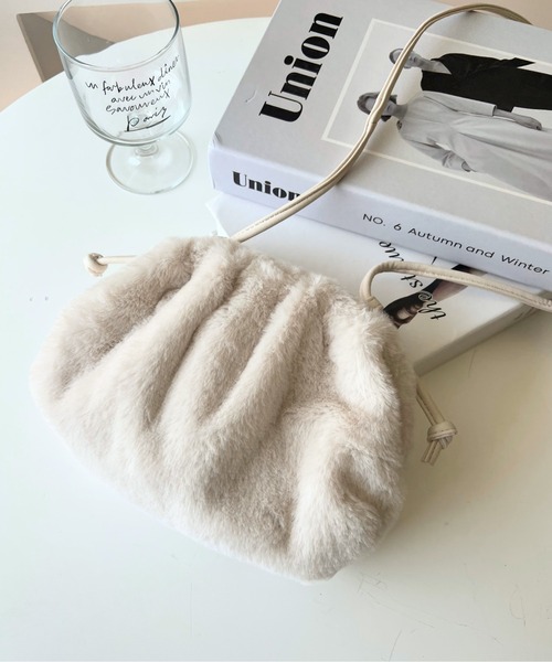 moment+（モーメントプラス）の「クラウドファーミニショルダーバッグ（ショルダーバッグ・レディース・アイボリー/パープル/ブラック・FREE）」の2枚目の写真