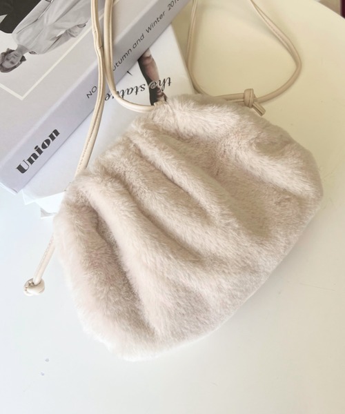 moment+（モーメントプラス）の「クラウドファーミニショルダーバッグ（ショルダーバッグ・レディース・アイボリー/パープル/ブラック・FREE）」の6枚目の写真