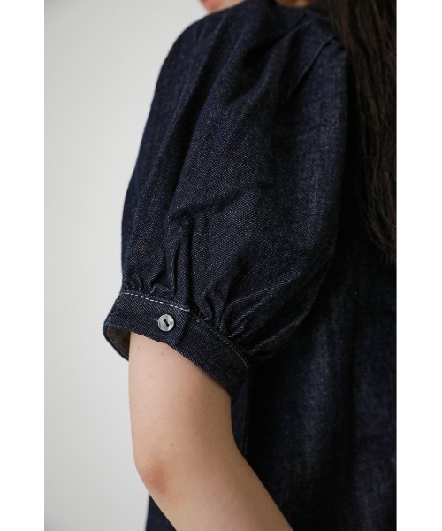 AZUL by moussy（アズールバイマウジー）の「DENIM PUFF BLOUSE/デニムパフブラウス（Tシャツ/カットソー・レディース・ブラック/ワンウォッシュ・SMALL/MEDIUM）」の21枚目の写真