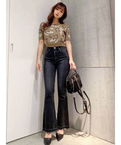 GYDA(ジェイダ)の「ハイウエスト SHAPELY LINEフレアデニムパンツ(デニムパンツ・レディース・ブラック/インディゴブルー・X-SMALL/SMALL/MEDIUM)」の3枚目の写真