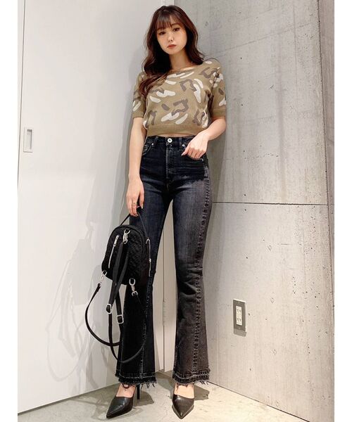 GYDA(ジェイダ)の「ハイウエスト SHAPELY LINEフレアデニムパンツ(デニムパンツ・レディース・ブラック/インディゴブルー・X-SMALL/SMALL/MEDIUM)」の4枚目の写真