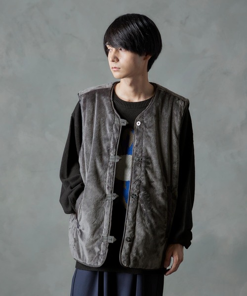 NILWAY（ニルウェイ）の「リバーシブル キルティング ボアファー ベスト（ベスト・レディース・ブラック×グリーン/グレー系/ベージュ系・MEDIUM/LARGE）」の17枚目の写真