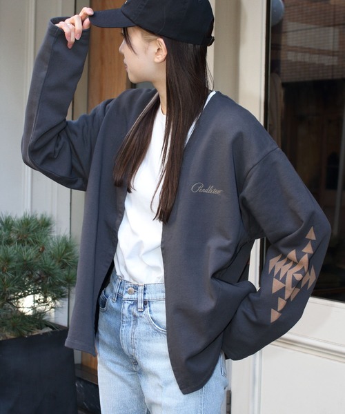 PENDLETON(ペンドルトン)の「PENDLETON/ペンドルトン バックプリントスウェットカーディガン BACK PRINT SWEAT CARDIGAN 2475-9006(カーディガン/ボレロ・レディース・チャコールグレー/ライトベージュ・M/L)」の2枚目の写真