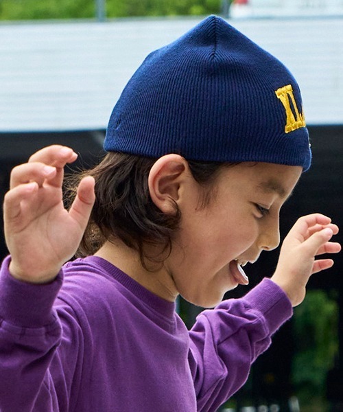 XLARGE KIDS(エクストララージキッズ)の「カレッジロゴニットキャップ(キャップ・キッズ・ブラック/グリーン/ネイビー・FREE)」の18枚目の写真